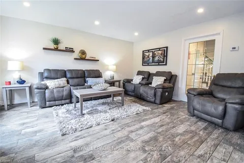 29 CAPRI St, Thorold, ON L2V 4W7