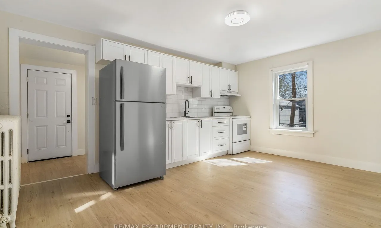 16 Albert St, Welland, ON L3B 4L2
