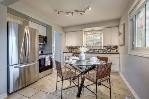 1050 Apache Rd, London, ON N5V 2W3