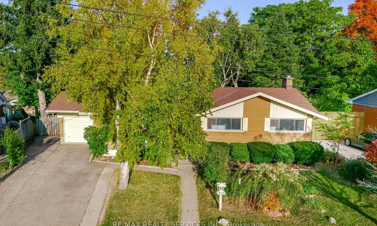 40 Meadow Cres, Kitchener, ON N2M 4E7