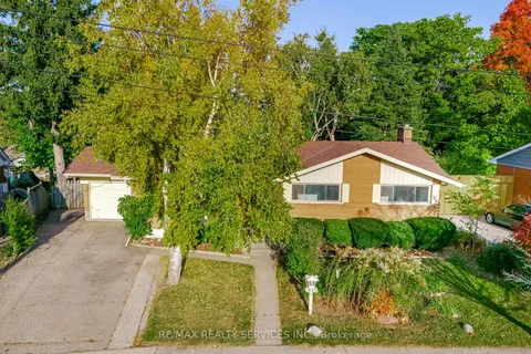 40 Meadow Cres, Kitchener, ON N2M 4E7