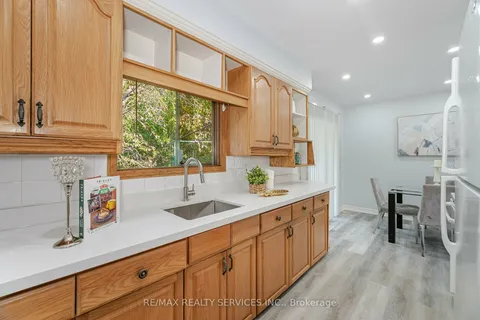 40 Meadow Cres, Kitchener, ON N2M 4E7