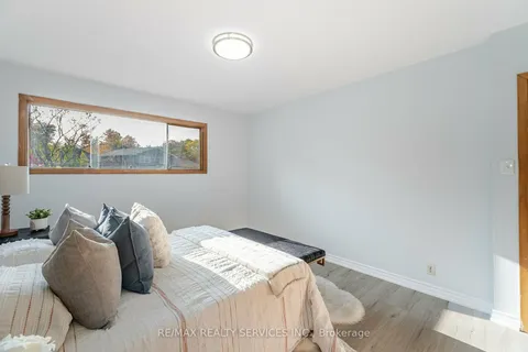 40 Meadow Cres, Kitchener, ON N2M 4E7