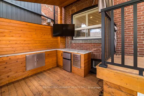 44 Melbourne St, Hamilton, ON L8P 2A6