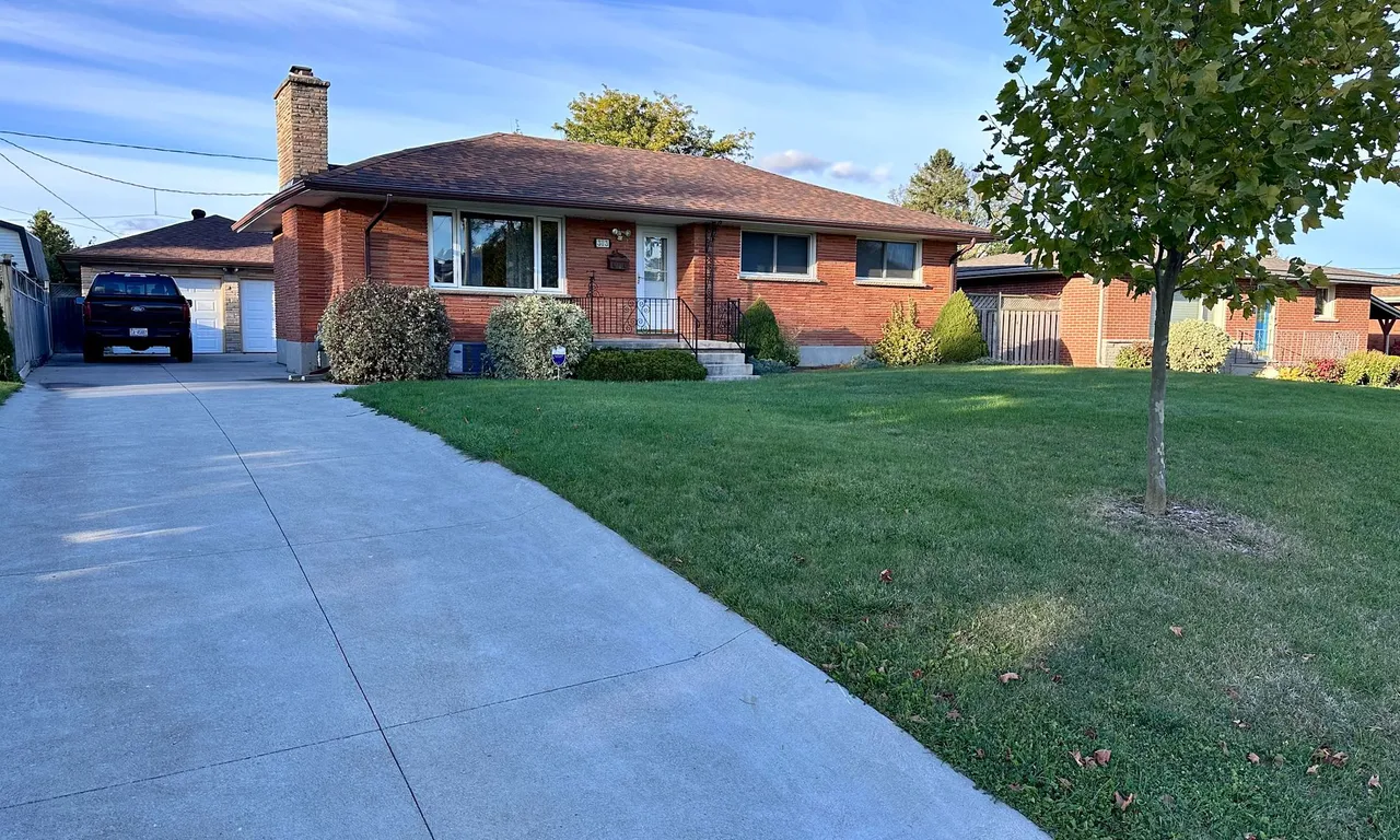 373 Chippendale Cres, London, ON N5Z 3G1