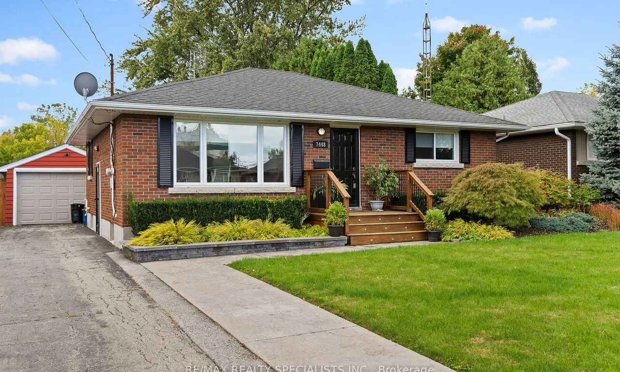 7448 Wanless St, Niagara Falls, ON L2H 1C9