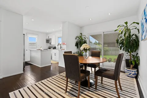 7448 Wanless St, Niagara Falls, ON L2H 1C9