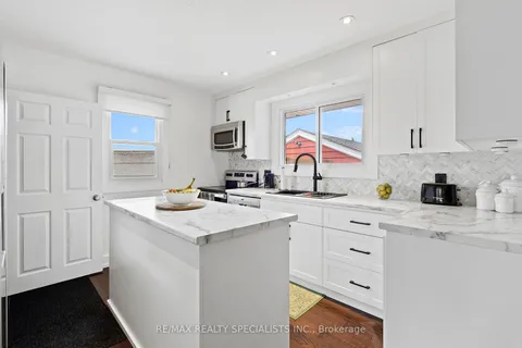 7448 Wanless St, Niagara Falls, ON L2H 1C9