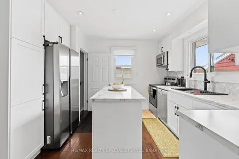 7448 Wanless St, Niagara Falls, ON L2H 1C9