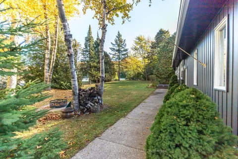 3 Emerson Ave, South Bruce Peninsula, ON N0H 2G0