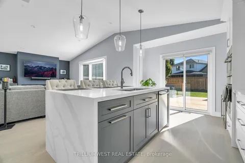 5 Brookhaven Crt, Guelph, ON N1G 4C2