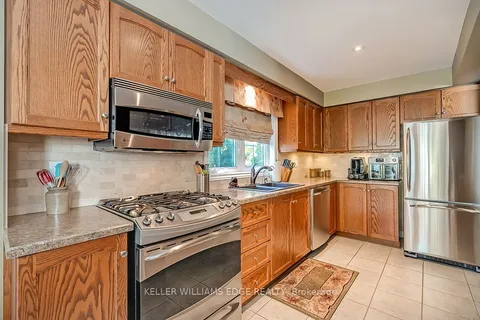 60 Valridge Dr, Hamilton, ON L9G 4Y7