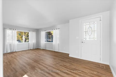 41 Linden Blvd, Quinte West, ON K8N 4Z3