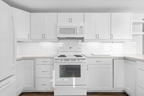 41 Linden Blvd, Quinte West, ON K8N 4Z3