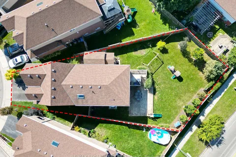 8 Oakes Crt, Guelph, ON N1E 0J6