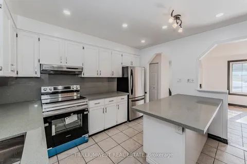 560 Woodlawn Rd, Guelph, ON N1E 1C2