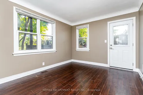 1554 Main St, Hamilton, ON L8K 1E6