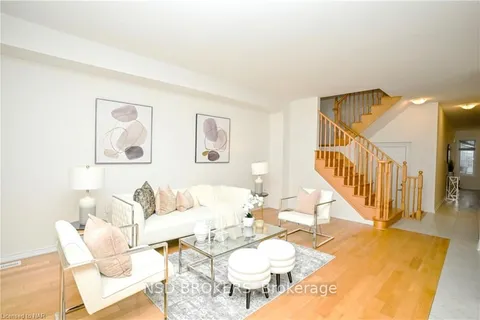 61 ESTHER Cres, Thorold, ON L3B 0G3