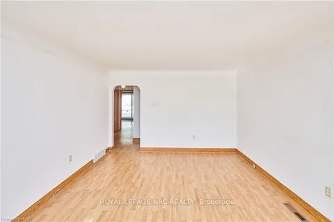 66 ROSE Ave, Thorold, ON L2V 3C8