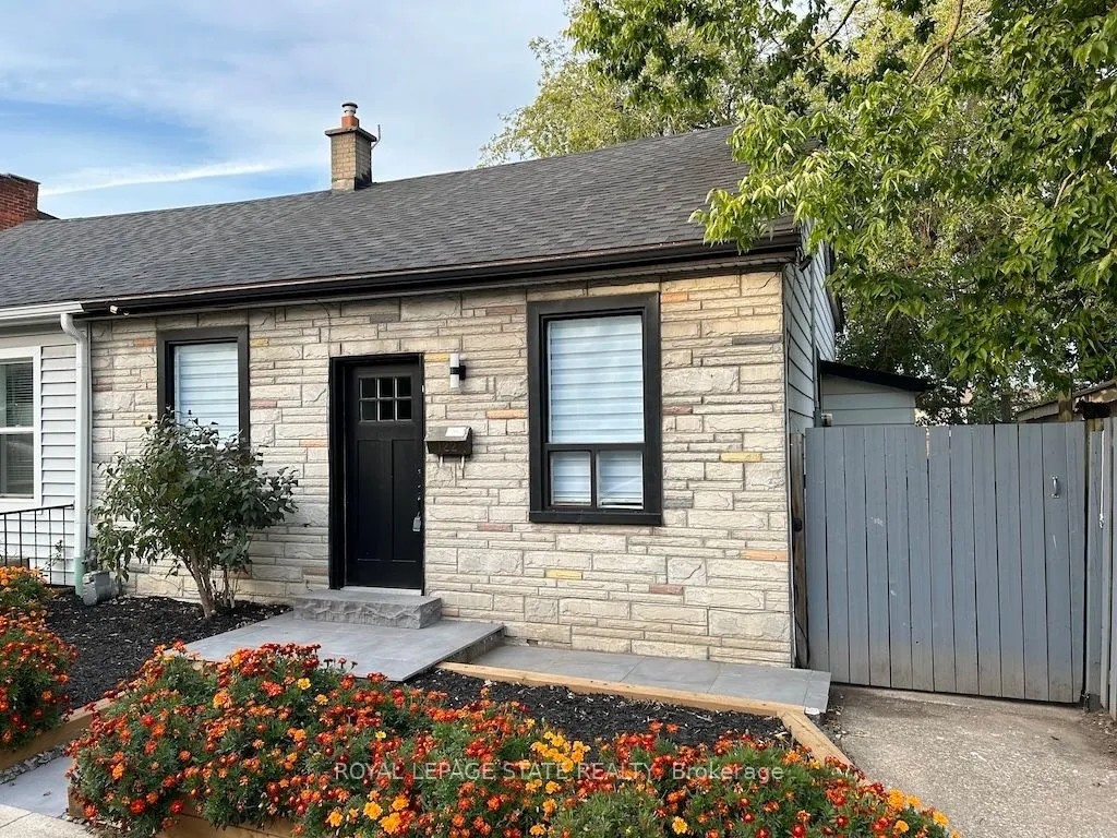 122 Peter Street, Hamilton, ON L8R 1T8
