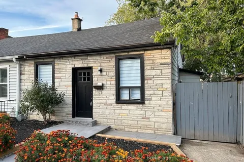 122 Peter Street, Hamilton, ON L8R 1T8