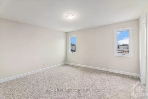 429 AURORA St, Russell, ON K4R 1E5