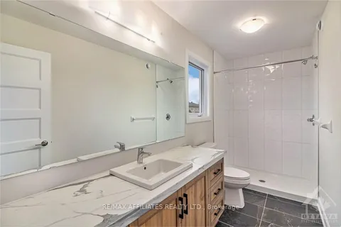 429 AURORA St, Russell, ON K4R 1E5