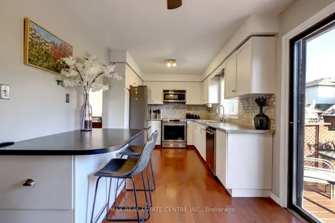 19 POMPANO Crt, Hamilton, ON L8W 3H2