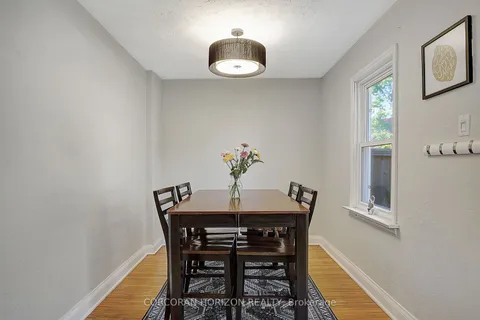 52 Pleasant Ave, Kitchener, ON N2M 4A4