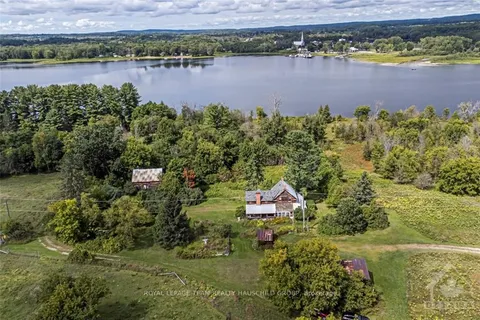 5689 FERRY Rd, Carp - Dunrobin - Huntley - Fitzroy and Area, ON K0A 1X0