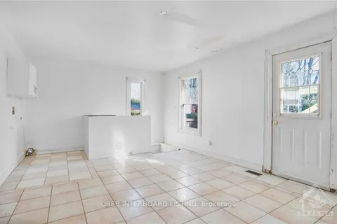 11 BROADWAY Ave, Brockville, ON K6V 1T9