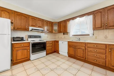 103 Leggett Cres, Hamilton, ON L8W 2A5