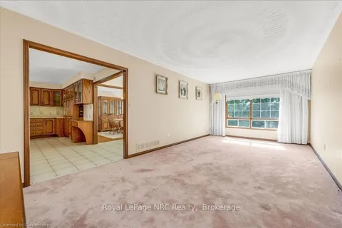 103 Leggett Cres, Hamilton, ON L8W 2A5