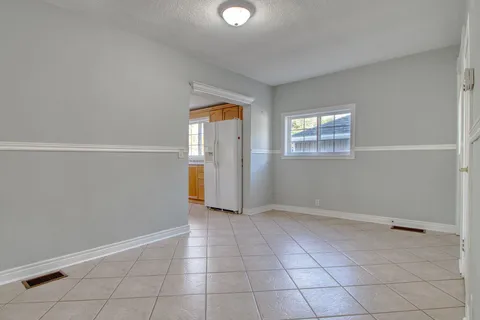 11 Hazel St, St. Catharines, ON L2T 1E2