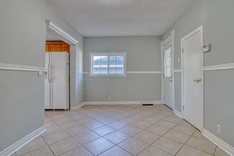 11 Hazel St, St. Catharines, ON L2T 1E2