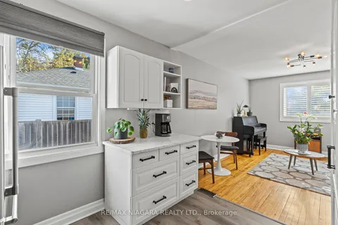 30 Argyle Cres, St. Catharines, ON L2P 2P4