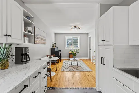 30 Argyle Cres, St. Catharines, ON L2P 2P4