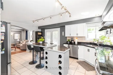 54 Stonepine Cres, Hamilton, ON L9C 7T7