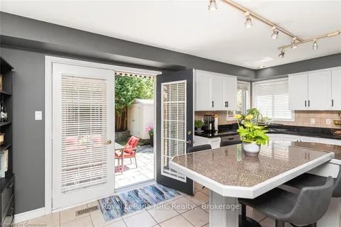 54 Stonepine Cres, Hamilton, ON L9C 7T7