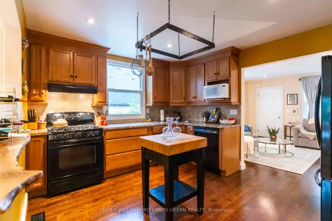 478 Mohawk Rd, Hamilton, ON L9C 1X4