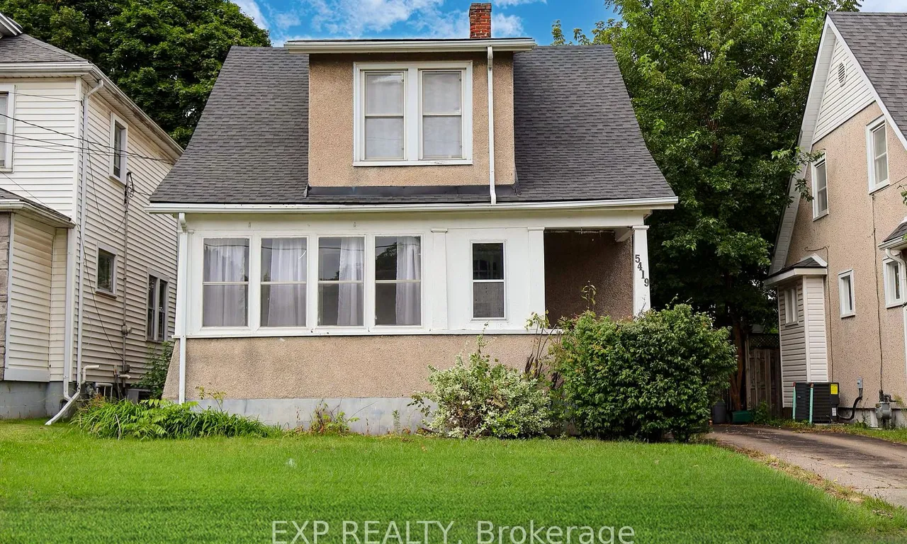 5419 Maple St, Niagara Falls, ON L2E 2N9