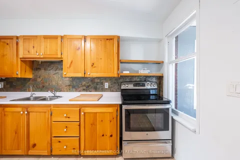 121 Barons Ave, Hamilton, ON L8H 5A6