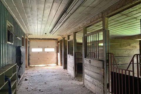 714 Fiddlers Green Rd, Hamilton, ON L9G 3L1