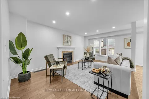 8412 Eva Blvd, Niagara Falls, ON L2H 0M9