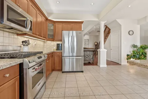 115 Candlewood Dr, Hamilton, ON L8J 0A3