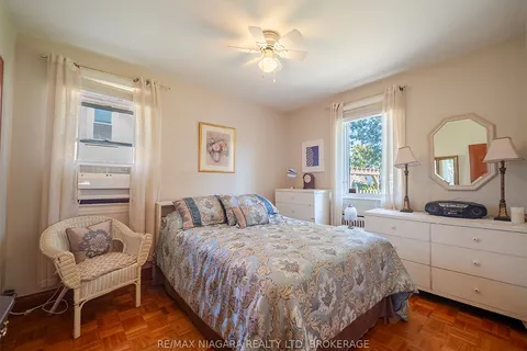 53 Oak St, Port Colborne, ON L3K 4S7