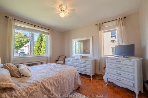 53 Oak St, Port Colborne, ON L3K 4S7