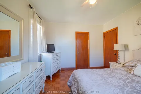 53 Oak St, Port Colborne, ON L3K 4S7