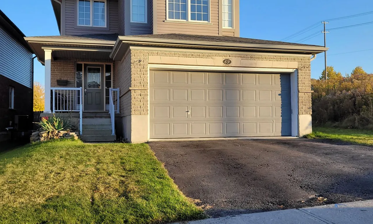 69 Banffshire St, Kitchener, ON N2R 1W2