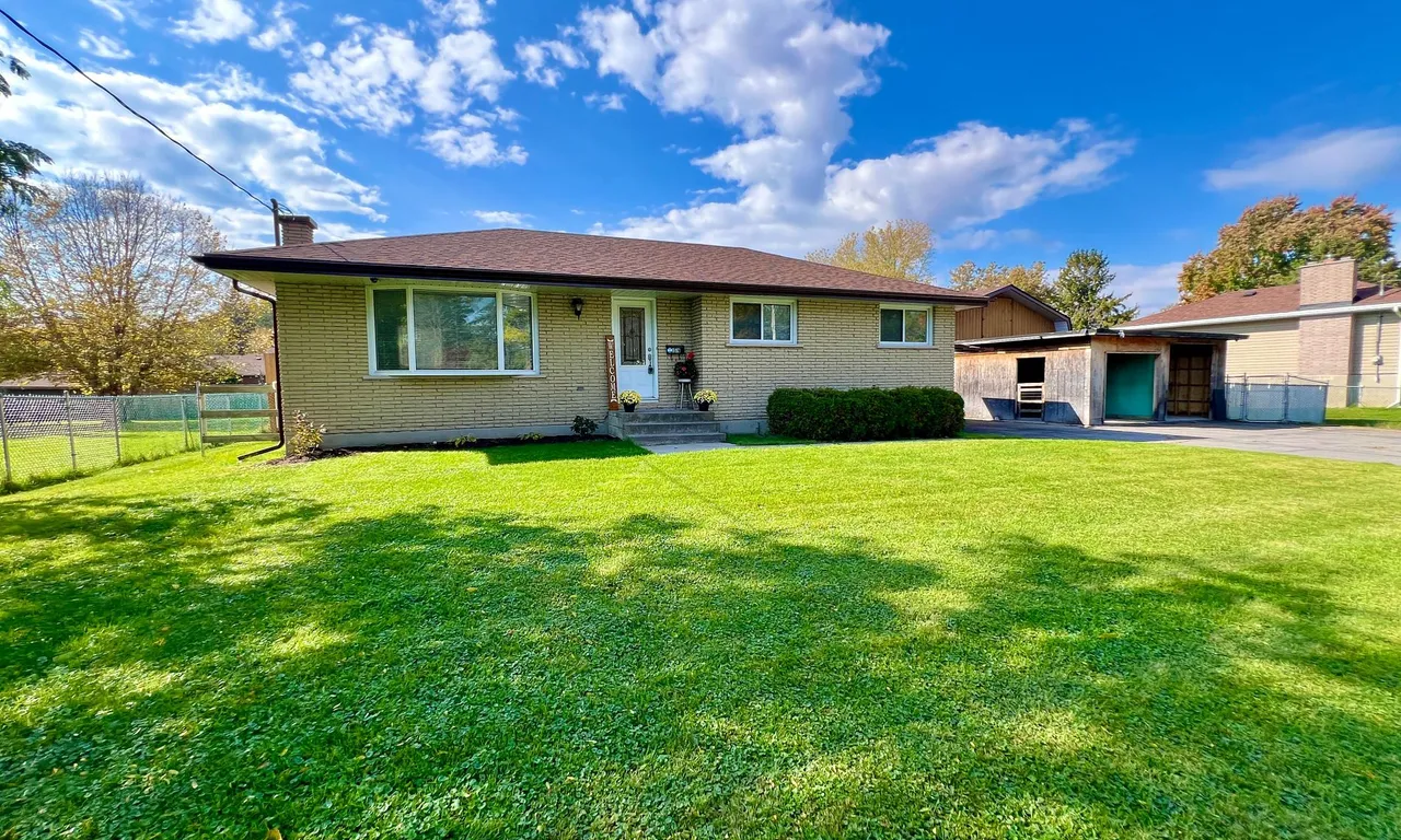 291 Catalina Dr, Quinte West, ON K8R 1C6